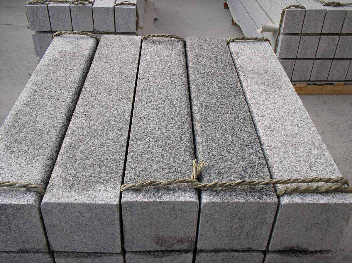 G623 Flamed, Grey Granite Round Edge Curb Stone