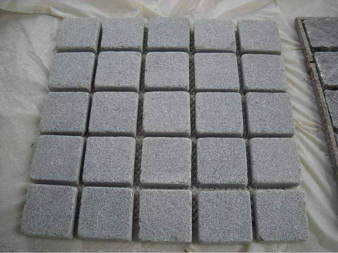 Flamed G654 Granite Cobble Stone On Mesh